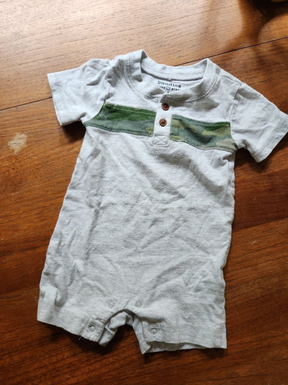 Bundles Baby Place grey camo onesie / 6-9 months